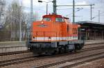 LOCON 212 (92 80 1293 503-9 D-LOCON) bei eiliger Durchfahrt im Bhf.