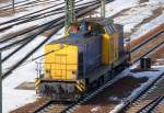RBB V 142 (9880 3293 900-7-D-RBB, LEW Bj.1976) beim Rangieren von Kesselwagen zum Berliner Westhafen, 26.03.13 Berlin-Putlitzbr�cke.