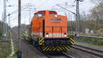 LOCON 212 (293 503-9) mit BUG Niederflurwagen am 13.11.17 Bf. Berlin-Hohenschönhausen.