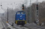 Die Laeger & Wöstenhöfer GmbH & Co. KG mit ihrer 346-001 (98 80 3345 387-5 D-LUW, LEW Bj.1982) hat Freifahrtsignal zur Nebenstrecke Richtung Basdorf, wahrscheinlich um einen Triebzug im Stadler Werk Berlin-Pankow abzuholen zwecks Überführung, 23.02.17 Berlin-Karow.