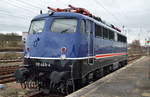 TRI - Train Rental GmbH mit der sehr schönen 110 469-4 (91 80 6 110 469-4 D-TRAIN, Henschel Bj.1966) mit Bügelfalte, heute Nachmittag abgestellt im Bf.
