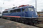 TRI - Train Rental GmbH mit der sehr schönen 110 469-4 (91 80 6 110 469-4 D-TRAIN, Henschel Bj.1966) mit Bügelfalte, heute Nachmittag abgestellt im Bf.