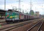Die Oldtimerflotte der Deutschen Privatbahn GmbH mit DP 54 (91 80 6142 150-2) + DP 62 (91 80 6142 042-1 D-ENRA) in Traktion mit firmeneigenen offenen G�terwagen bei der Durchfahrt im Bhf.