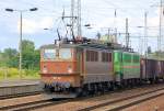 Doppeltraktion mit DP 62 (91 80 6142 042-1 D-ENRA) + DP 60 (91 80 6142 159-3 D-ENRA,LEW Bj.1969) mit Ganzzug offener G�terwagen, 12.08.11 Bhf.