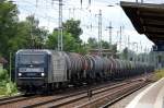 RBH 120/143 079-2 (91 80 6143 079-2 D-RBH, LEW Bj.1985) mit Kesselwagenzug Richtung Bernau, 08.08.12 Berlin-Karow.