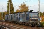 Noch mal von hinten der interessante Lokzug mit RBH 143�rn gezogen von RBH 106/143 286-3 und am Zugende RBH 101/143 874-6 am 22.10.13 Berlin-Karow Richtung Bernau.
