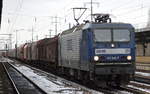 RBH 121/143 048-7 mit einem gemischten Güterzug am 12.01.17 Bf.
