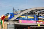 Der InterConnex �berquert die Br�cke �ber die Berliner Str.