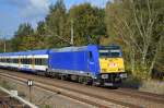 146 519-4 schiebt den InterConnex nach Warnemünde am 21.10.14 Mühlenbeck/Mönchmühle, ab Anfang Dezember ist unser einziger farbiger und privater Fernzug dann Geschichte und wird
