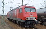 Bevor es mit dem Zementstaubzug (leer) weiter Richtung Zementwerk Rüdersdorf geht, fuhr MEG 804 (156 004-4) mit der ECR 266 442-3 der MEG und dem Zug im Bf.