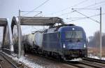 Mietlok mgw 183 500 mit Ganzzug Knickkesselwagen (Kreideschlamm) Richtung Innenstadt, 17.01.13 Berlin-Pankow.