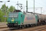 Noch eine Nahaufnahme der CapTrain Lok 185 543-6 (91 80 6185 543-6 D-CTD) mit dem TRANSPETROL-Logo am 27.04.11 mit Kesselwagenzug im Bhf.