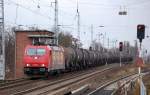 HGK Lok 185 586-5 (91 80 6185 586-5 D-HGK) mit Ganzzug Heizoelkesselwagen Richtung Bernau, 07.12.11 Berlin-Karow.