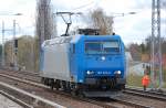 Leasinglok der HGK, 185 523-8 (91 80 6185 523-8 D-HGK) auf Leerfahrt Richtung Berliner Innenstadt, 17.04.12 Berlin-Karow.