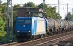 ATC Mietlok von HGK 185 523-8 am 02.08.13 mit Kesselwagenzug Richtung Bernau, Berlin-Karow.