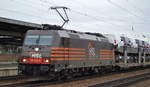 HSL 185 599-8 [NVR-Number: 91 80 6185 599-8 D-BRLL, Bombardier Bj.2008] mit einem PKW- Transportzug mit fabrikneuen TOYOTA PROACE Transportern am 07.03.17 Durchfahrt Bf.