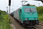 IGE mit 185 576-6 und Kesselwagenzug am 02.08.17 Bf.