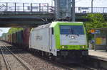 Captrain/ITL 185 580-8 mit Containerzug ausnahmsweise auf dem Gegengleis am 11.07.17 Bf.