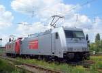 Die ehemalige Bombardier Testlok 185 568-3 (Bombardier Bj.2006) in silberner Farbe mit OHE 145-CL 031  stand am 19.06.07 am Gbf.