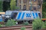 OHE/LTH 185 546-9 f�hrt mit einigen unbeladenen Containertragwageneinheiten Gbf.