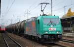 An ungewohnter Stelle, die mkb Güterverkehr Lok 185 619-4 mit Kesselwagenzug (Xylole) Richtung Stendel bei der Durchfahrt Bhf.