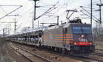HSL mit der BRLL Mietlok 185 601-2 [NVR-Number: 91 80 6185 601-2 D-BRLL, Bombardier Bj.2008] und einem PKW-Transportzug fabrikneuer TOYOTA und LEXUS SUV-Modelle am 22.03.17 Durchfahrt Bf.