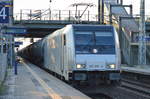 SETG mit der Railpool-Lok 185 681-4 und einem Kesselwagenzug am 11.05.17 Bf.