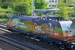 Die sehr schön gestaltete HSL Lok 185 602-0  European Logistics  mit Getreidezug am 17.05.17 Berlin-Springpfuhl.