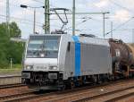 Noch ganz neu auf den Schienen, Railpool Leasinglok 185 684-87 (91 80 0185 684-8 D-Rpool, Bombardier, Bj.2010) vermietet an die RTB mit Ganzzug Kesselwagen mit hochgiftigem Inhalt lt.