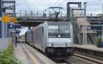 Mietloks von HSL mit Zuglok Railpool E 186 147-5 mit SBB Cargo Re 482 033-8 + Re 482 044-5 am Haken Durchfahrt Bhf.