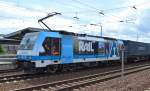 RTBC mit 186 110-3 und Containerzug am 19.06.15 bei der Durchfahrt Bhf.