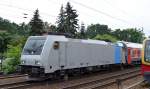 Railpool Mietlok E 186 143-4 der DB mit dem EN 453 aus paris nach Moskau am 13.07.15 Berlin-Hirschgarten.