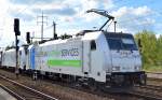 RTBC mit Railpoollok 186 421-4 mit 186 424-8 und Containerzug am Haken am 25.09.15 Durchfahrt Bhf.