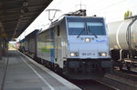 RTBC mit 186 421-4 und Containerzug am 16.09.16 Durchfahrt Bf.
