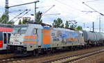 Die sehr schön gestaltete Railpool Mietlok E 186 181-4 der HSL am 29.06.16 mit Kesselwagenzug in Bf.