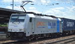 RTBC mit 186 423-0 und Containerzug am 06.07.16 Bf.
