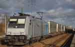 Die Railpool-Mietlok E 186 141-8 für ERSR? oder LKOMOTION? mit KLV-Zug am 27.11.16 Durchfahrt Bf.