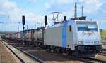 RTBC mit der Railpool-Lok 186 297-8 [NVR-Number: 91 80 6186 297-8 D-Rpool, Bombardier Bj.2016] und Containerzuug am 26.04.17 Nf.