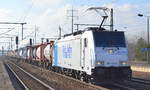 Rurtalbahn Cargo mit der Railpool Lok 186 422-2 und Containerzug am 13.02.18 Bf. Flughafen Berlin-Schönefeld. 