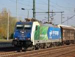 Die von Alpha Trains an die polnische PKP-Cargo verliehene EU43-006 / E 186 134 (91 51 627 0005-7 PL-PKPC, Bj.2007) mit einem gemischten G�terzug bei der Durchfahrt im Bhf.