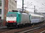 Die DB Alpha Trains Lok 186 135-0 (91 80 6186 135-0 D-DB, Bj.2007) mit dem Berlin-Warschau Express Richtung Berlin-Gesundbrunnen, 02.11.09 Berlin-Wedding.