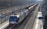DB Cargo mit MRCE Doppeltraktion 193 610-3/X4 E - 610 + 193 ??? mit Erzzug leer Richtung Rostock am 03.03.017 Berlin-Hohenschönhausen.