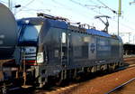 Überraschung am Nachmittag, die Wiener Lokalbahnen Cargo GmbH mit der MRCE Vectron X4 E - 605 [NVR-Number: 91 80 6193 605-3 D-DISPO, Siemens Bj.2015] und einem leeren Kesselwagenzug Richtung