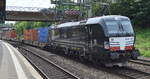 DB Cargo mit der MRCE Vectron X4 E - 871 / 193 871-1 und Containerzug am 20.06.17 Einfahrt Hambuger Hafen im Bf.