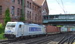 METRANS/HHLA 386 007-9 verlässt mit Containerzug den Hambuger Hafen am 20.06.17 Bf. Hamburg-Harburg.