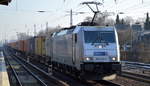 Überraschend aus Richtung Frankfurt/Oder kam eine METRANS Rail s.r.o 386 022-8 [NVR-Number: 91 54 7386 022-8 CZ-MT] mit Containerzug, die Tschechen hatte ich bisher auf dieser Trasse noch nie gesehen, 08.02.18 Berlin-Hirschgarten.