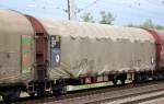 Drehgestell-Flachwagen mit Schiebeplanenhaube vom Wageneinsteller AAE cargo eingestellt mit der Nr.