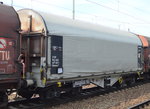 Drehgestell-Flachwagen mit Schiebeplane vom Einsteller AAE mit der Nr.