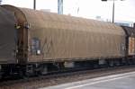 Privatwagen der Ahaus Alst�tter Eisenbahn GmbH (AAE), ein Flachwagen mit vier Rads�tzen und �ffnungsf�higer Planenabdeckung vom Typ Rilns, eingestellt mit der Nr.