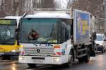 Ein recht ungewohnter Anblick war ein MB ECONIC 2628 M�llentsorgungsfahrzeug in wei� der Recyclingfirma ALBA, 11.01.10 Berlin-Pankow.